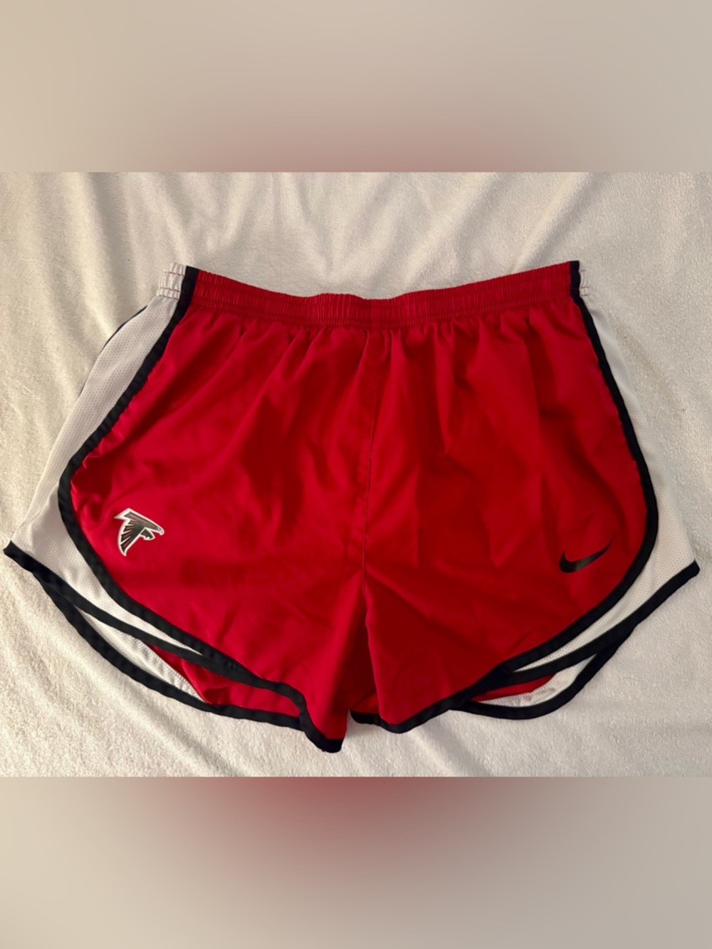 Nike Women's Tempo Dri-FIT Mid-Rise Running Shorts 3 In - Atlanta Falcons